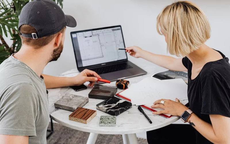 5 Verschillen tussen een interieurarchitectenbureau en een kantoormeubelleverancier